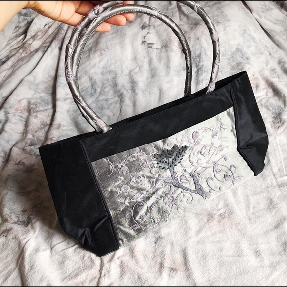 Silky, Oriental Flower, Embroidered Purse - Picture 2 of 8